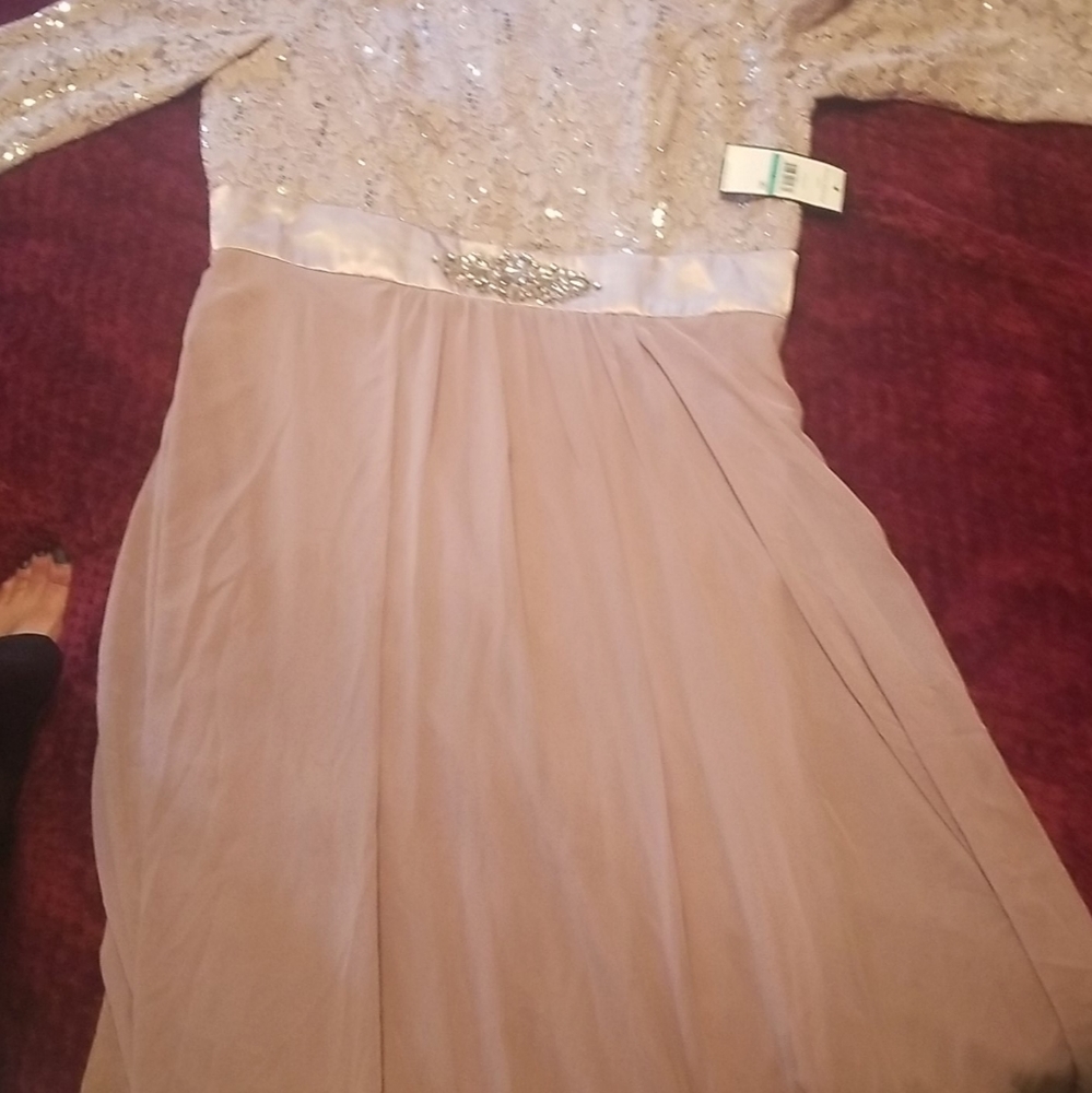 Dress - Picture 3 of 4